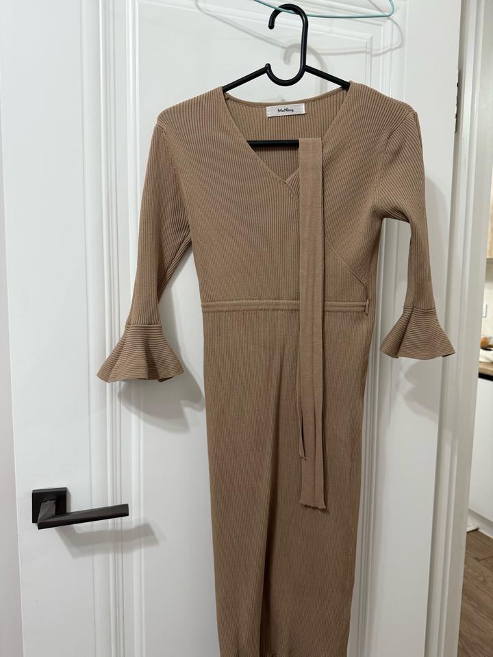 moning Платье