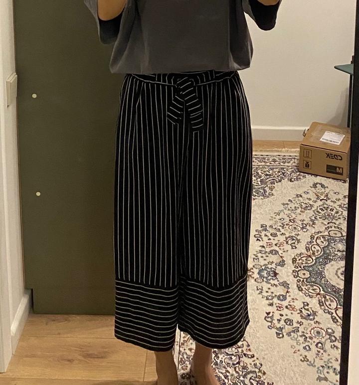 Stradivarius Летние брюки капри