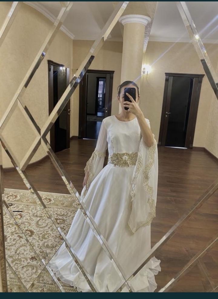 Белое платье