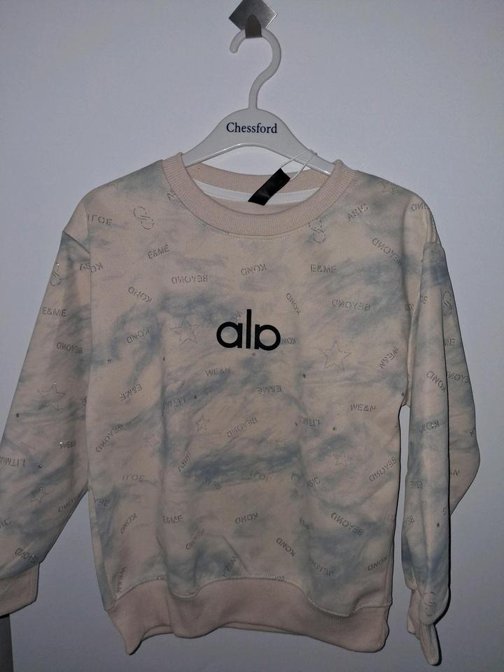 Продам детский свитшот / кофту.