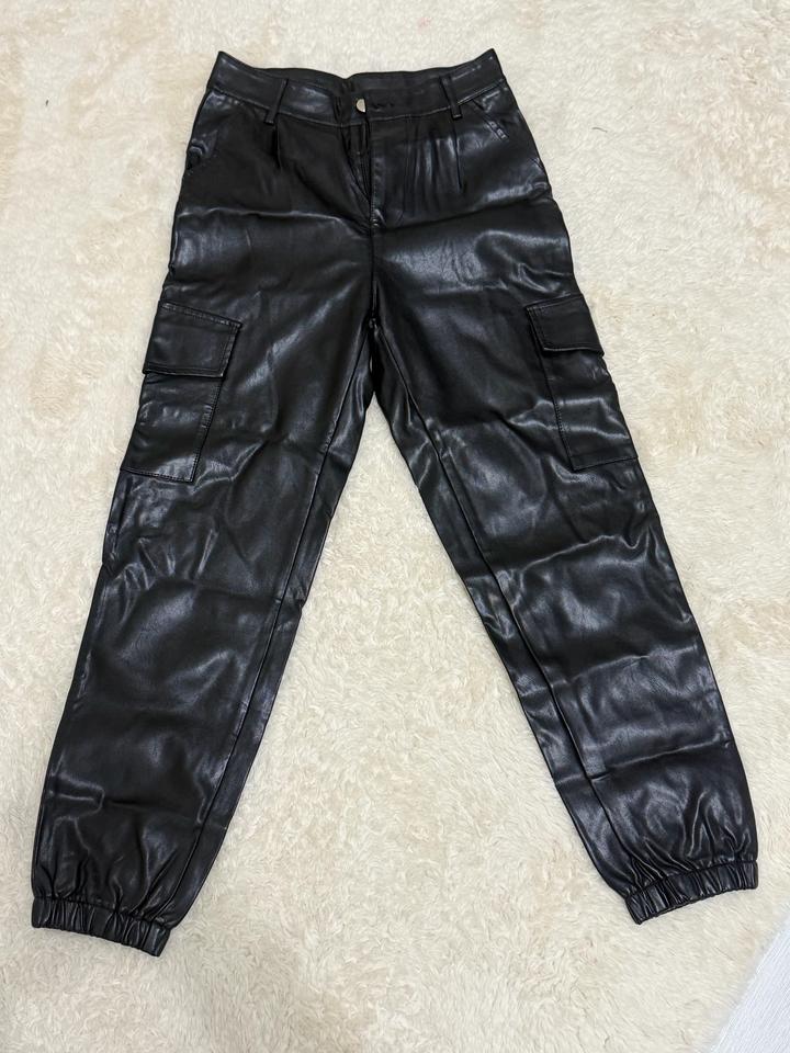 Брюки карго из экокожи