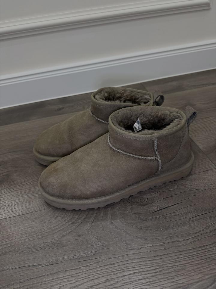 UGG