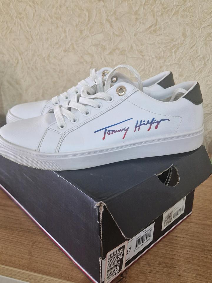 Tommy Hilfiger