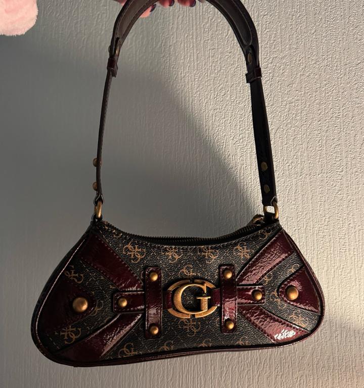 Сумка багет Guess