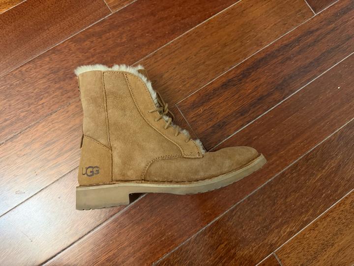 UGG