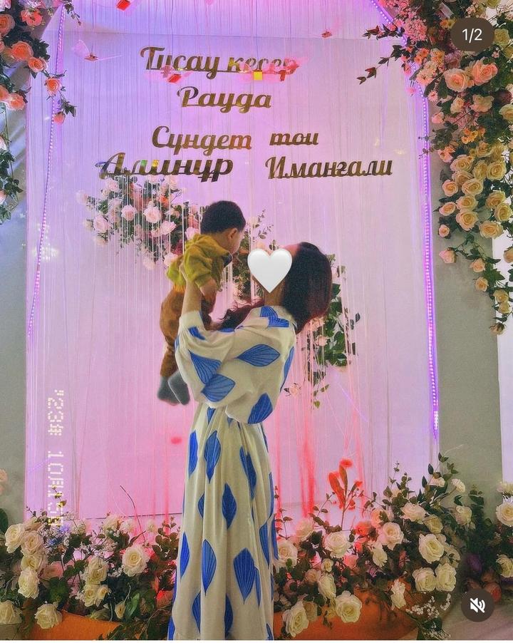 Платье макси с синим принтом