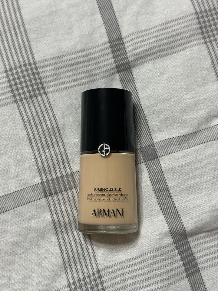 Тональный крем Giorgio Armani Luminous Silk