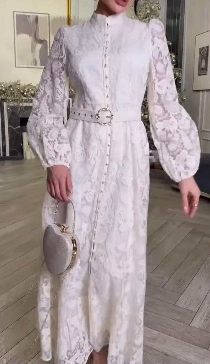 Кружевное платье с поясом
