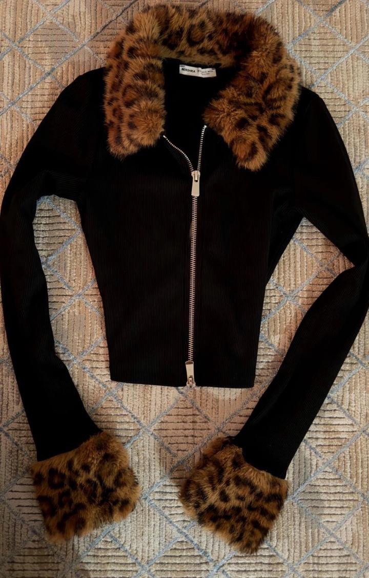Кардиган Bershka с леопардовым мехом