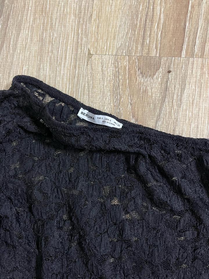 Кружевной лонгслив Bershka на одно плечо
