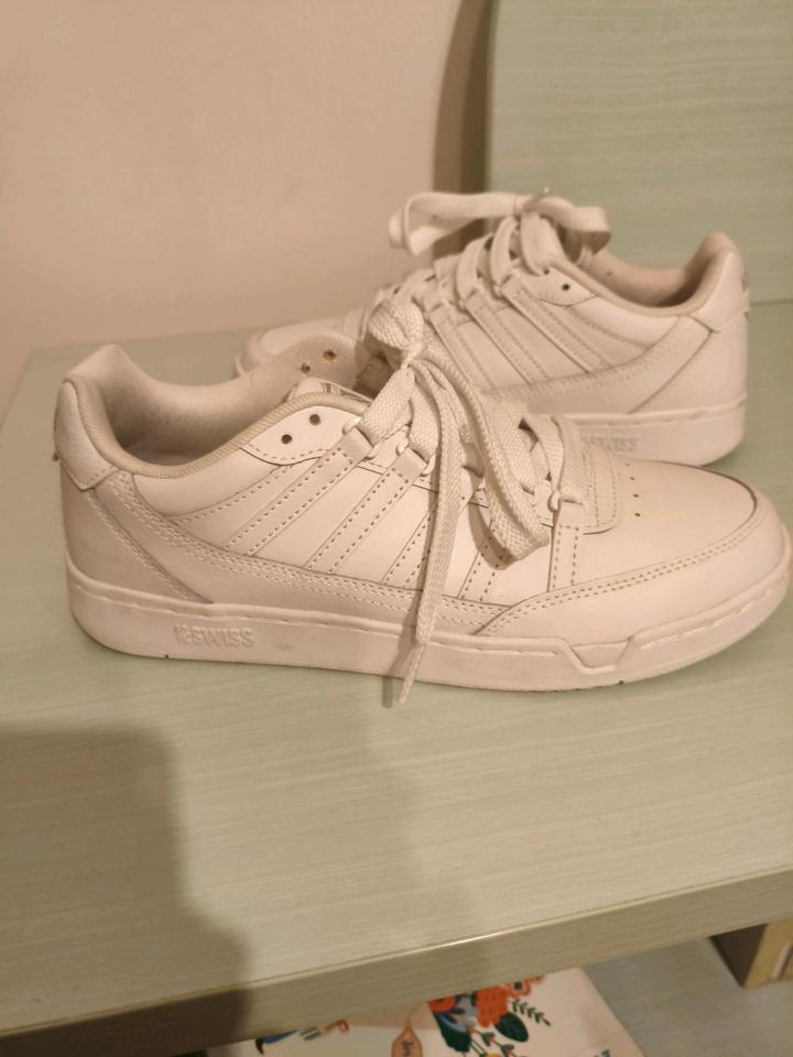 K-Swiss