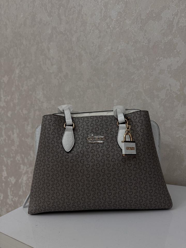 Оригинал ная сумка Guess