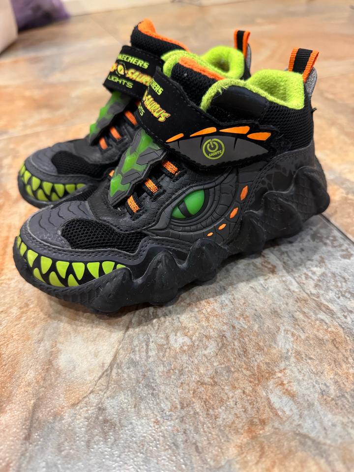 Skechers