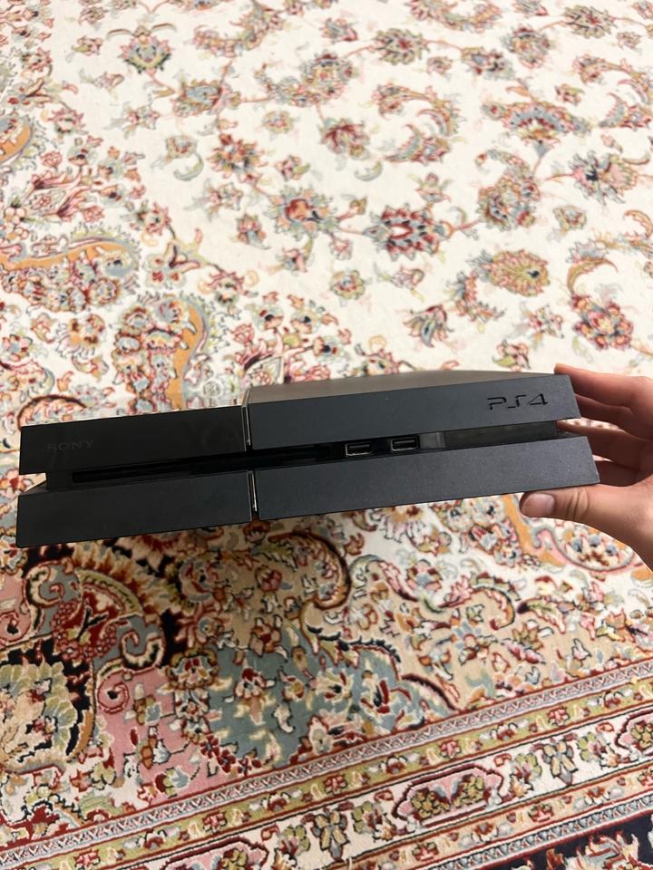 Игровая приставка Sony PlayStation 4