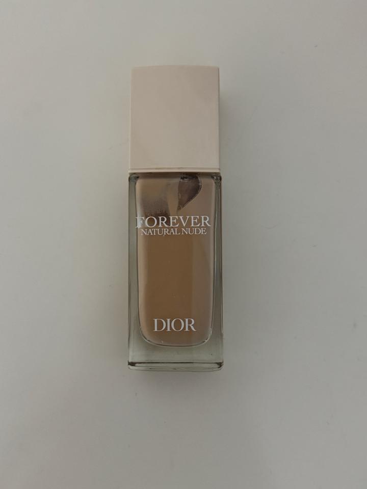 Тональный крем Dior Forever Natural Nude