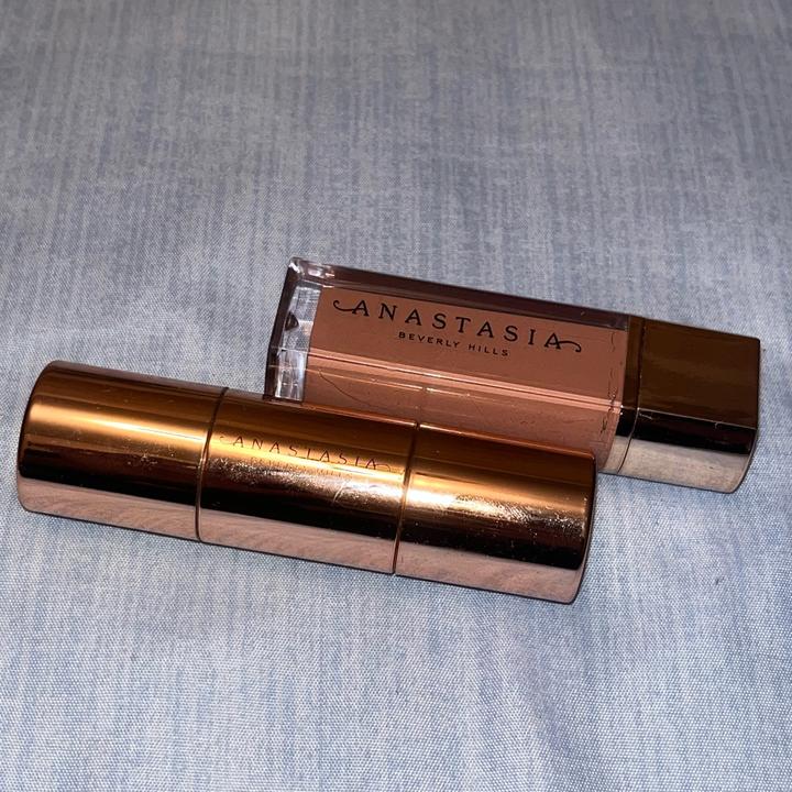 Помада Anastasia Beverly Hills