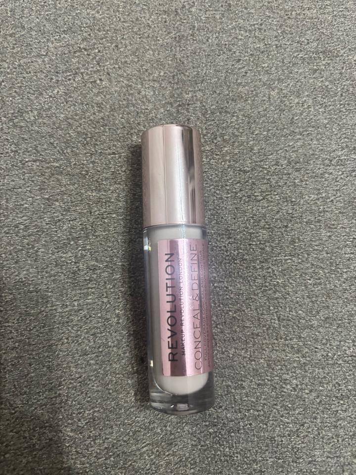 Консилер MAKEUP REVOLUTION conceal&define