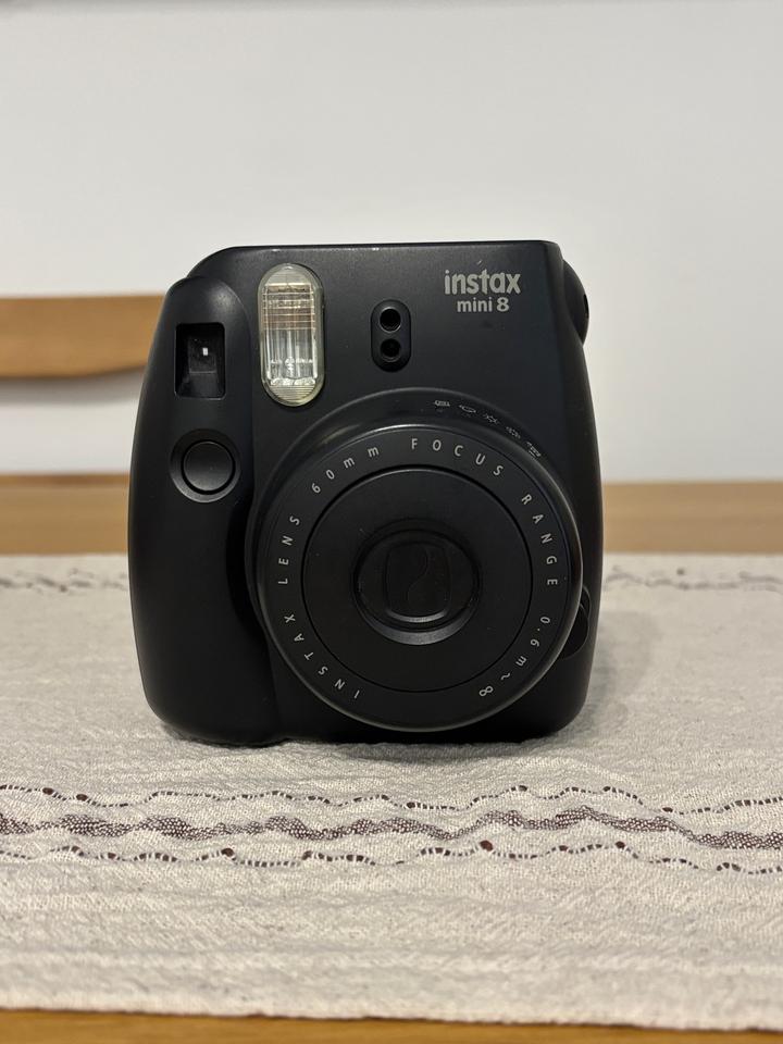 Фотоаппарат моментальной печати Fujifilm Instax mini 8