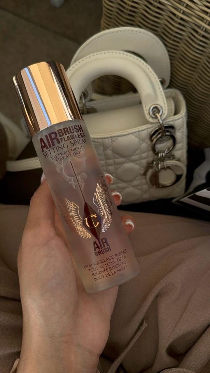 Спрей для фиксации макияжа Charlotte Tilbury Airbrush Flawless