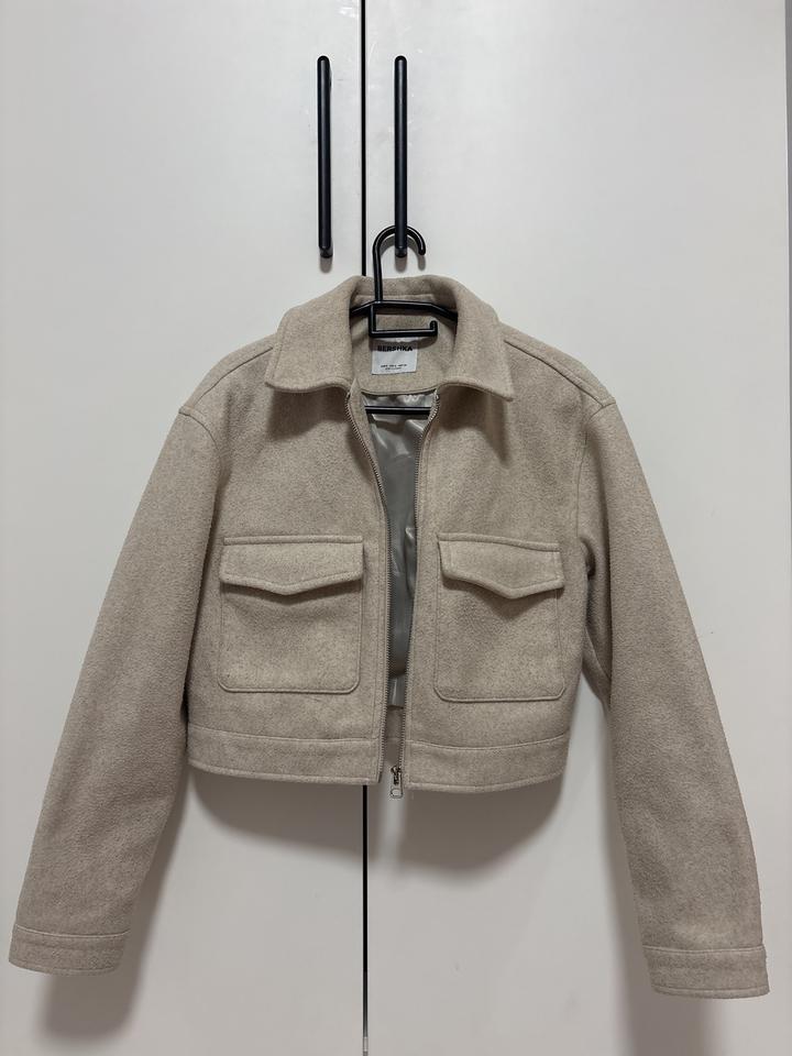 Укороченная бомбер Bershka