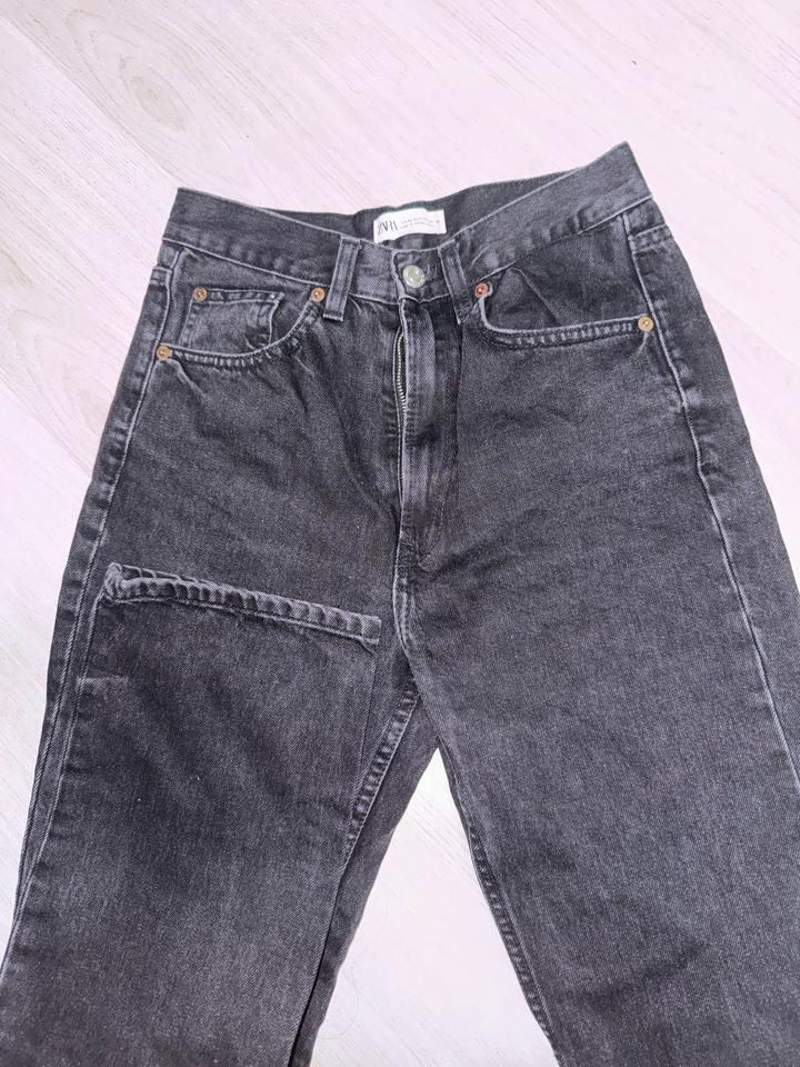 Черные джинсы Zara