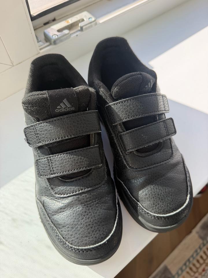Кроссовки adidas
