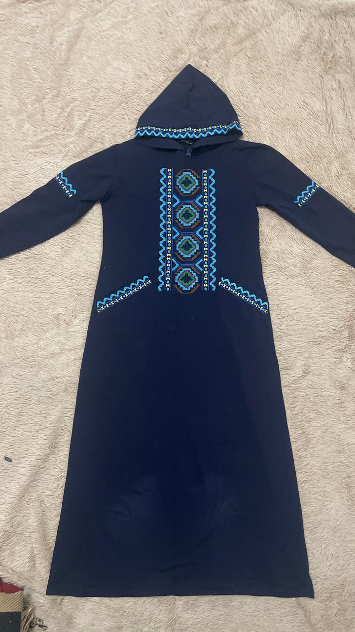 платье с вышивкой