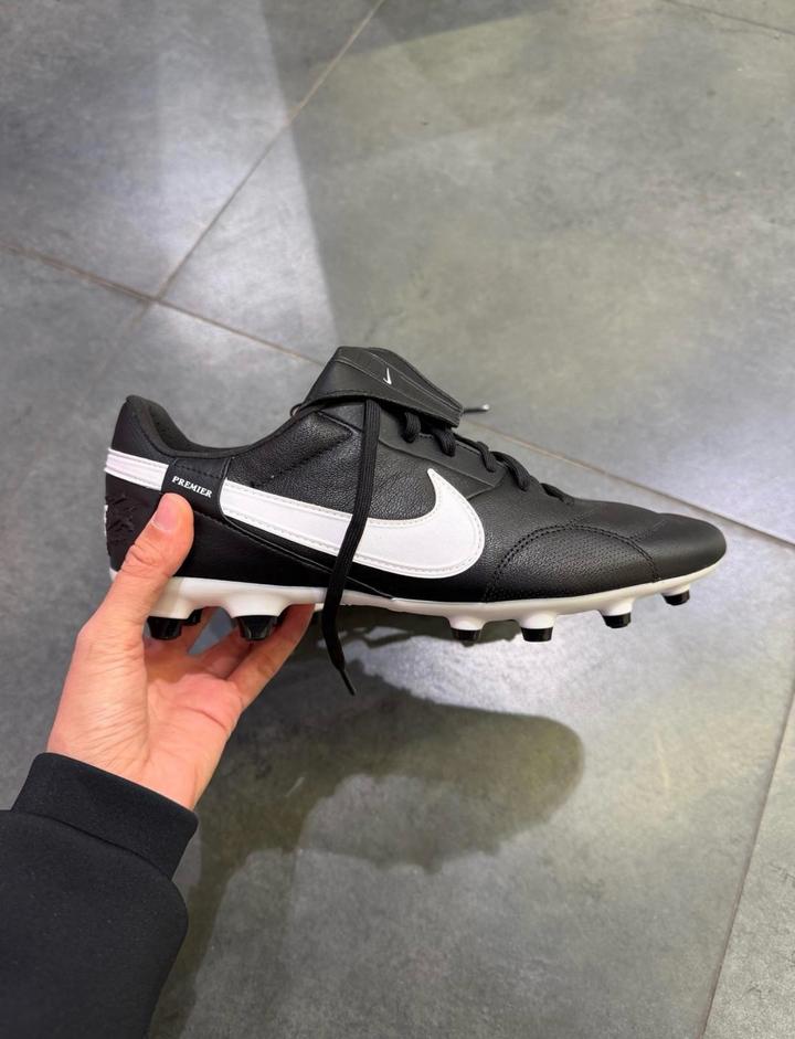 Футбольные бутсы Nike Premier
