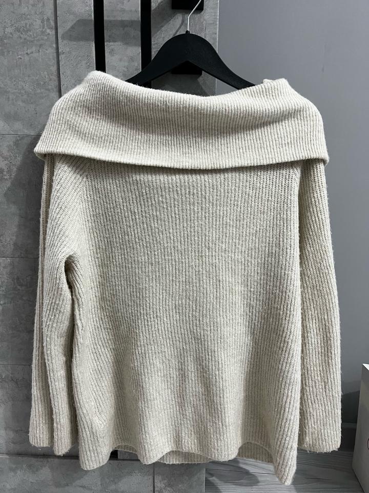 Уютный свитер H&M с широким воротом