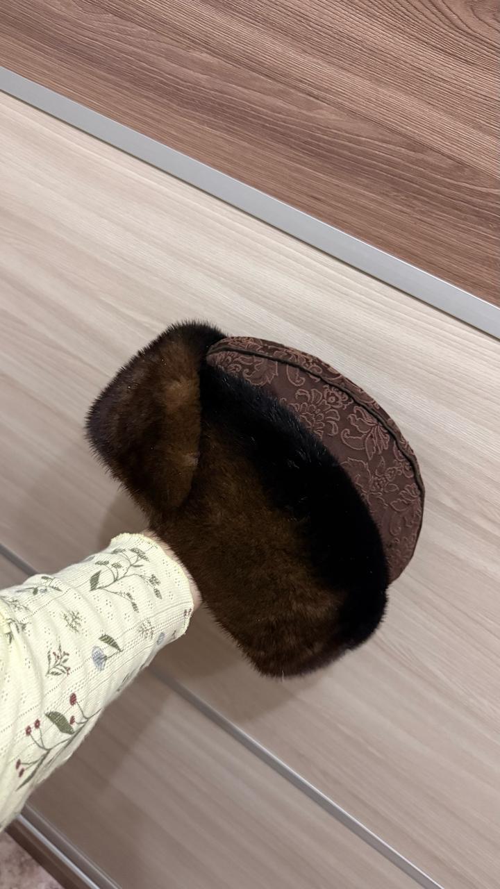 Женская меховая шапка
