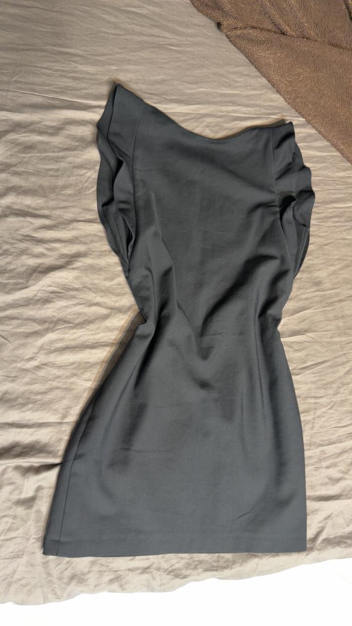 Черное платье мини с открытой спиной zara