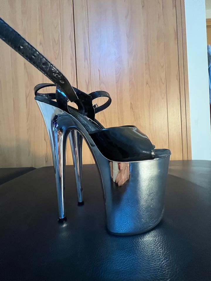 Pleaser