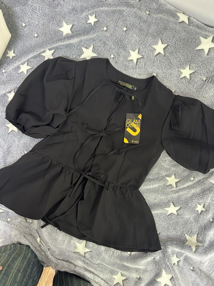 Блуза GLAMOUR с завязками и баской