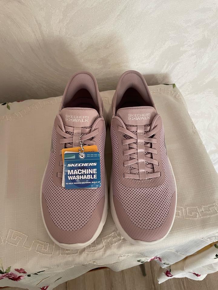 Skechers