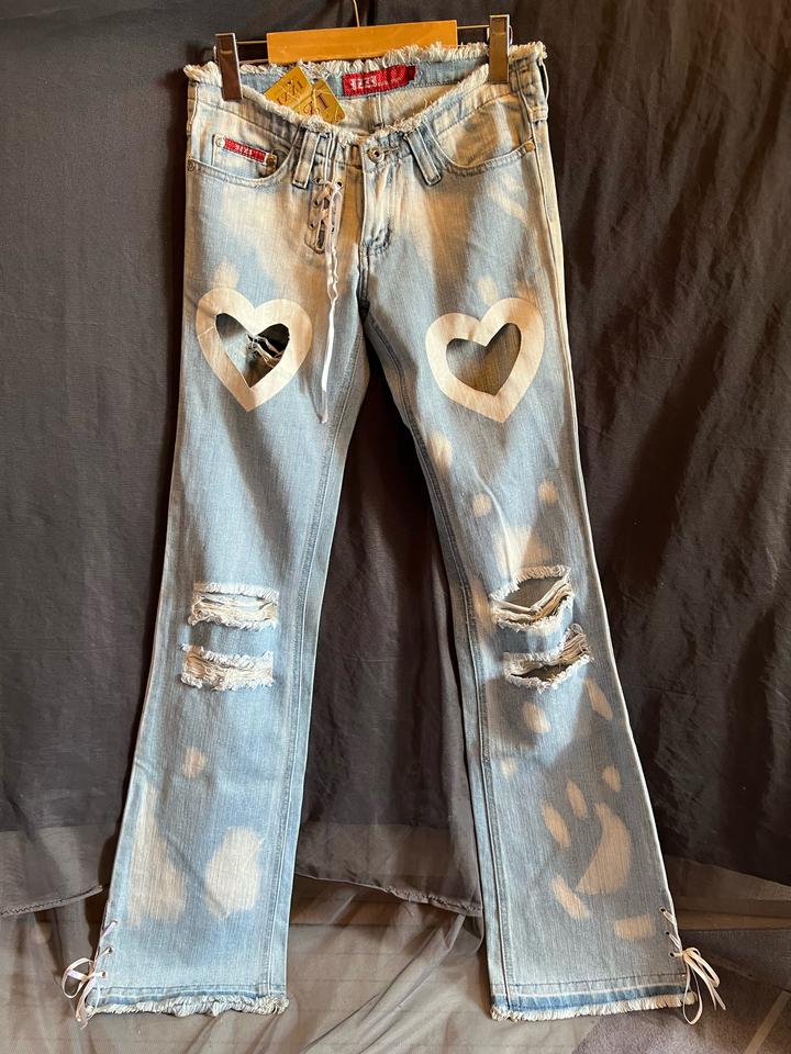 Izzi Jeans Винтажные джинсы со сквозными сердечками