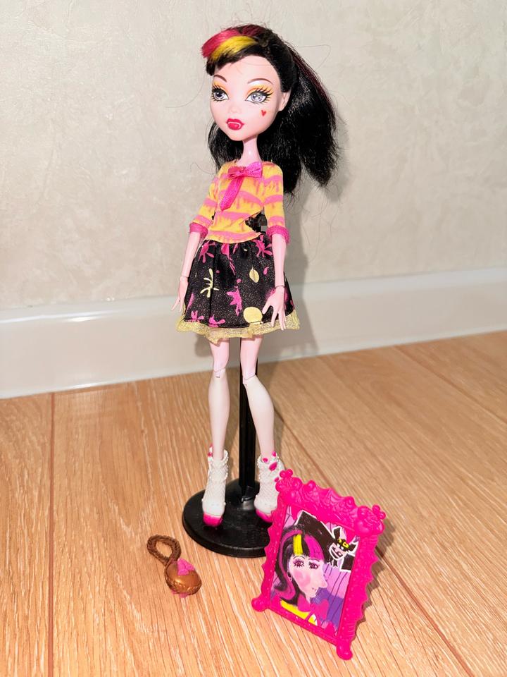 Кукла monster high Draculaura из серий art class