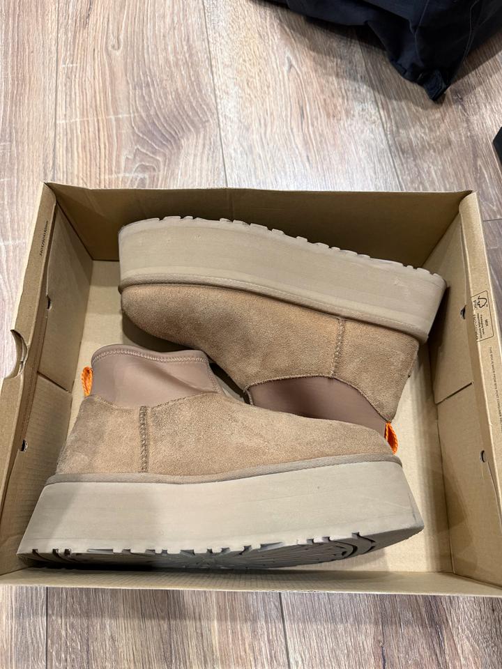 UGG