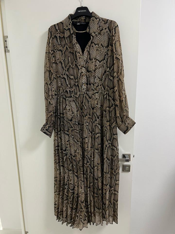 Платье Zara с принтом под змеиную кожу