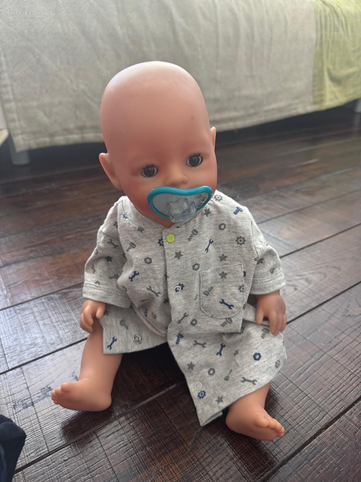 Интерактивная кукла BABY born (Zapf Creation) в сером комбинезоне с соской
