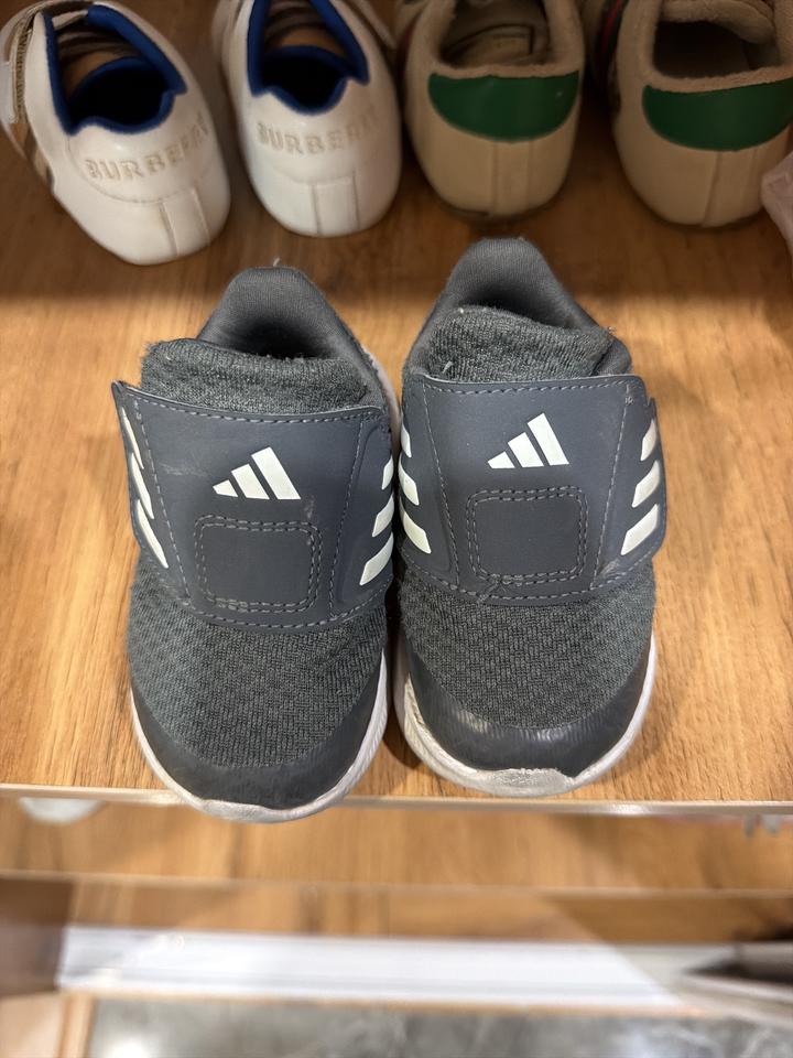 Кроссовки adidas