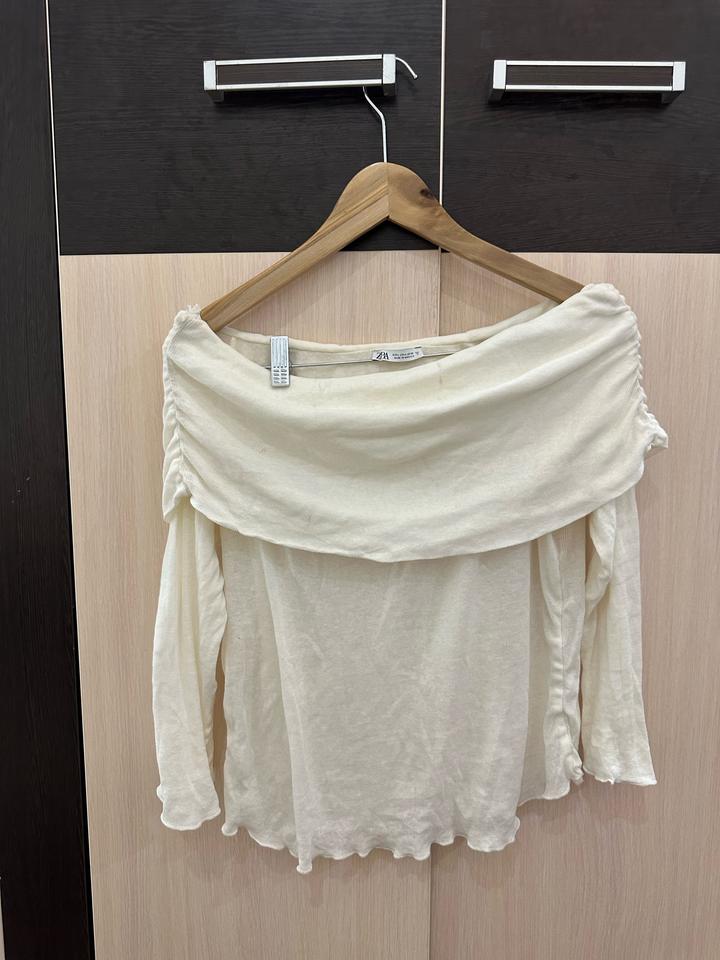 блуза с открытыми плечами Zara