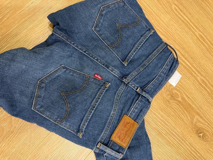 Джинсы Levi's