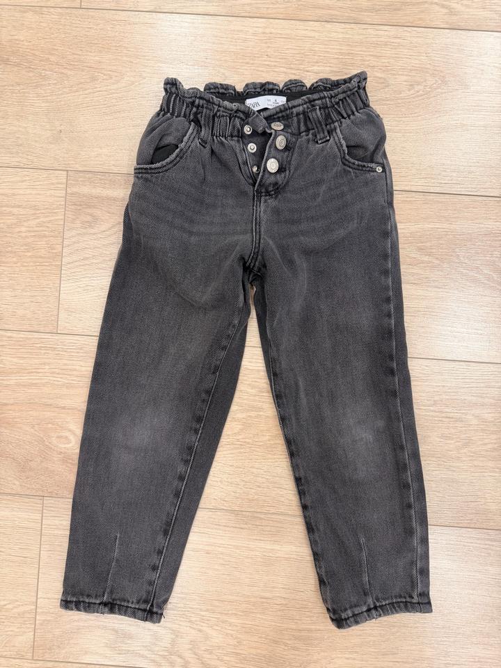 Джинсы Zara 4 пары на девочку