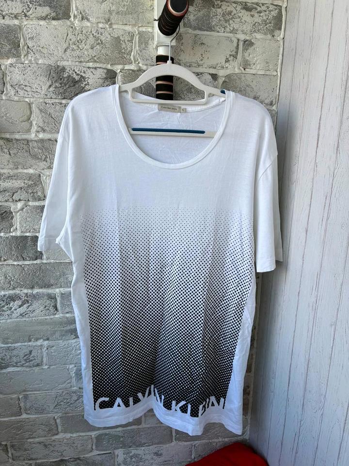Calvin Klein T-shirt