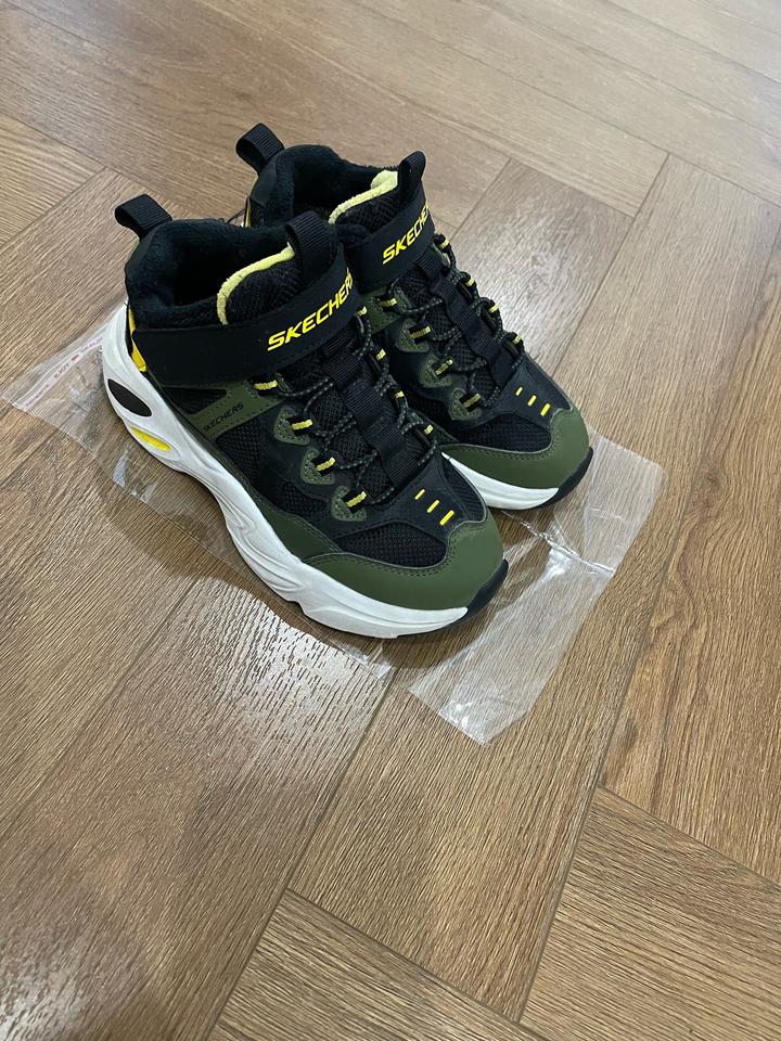 Skechers