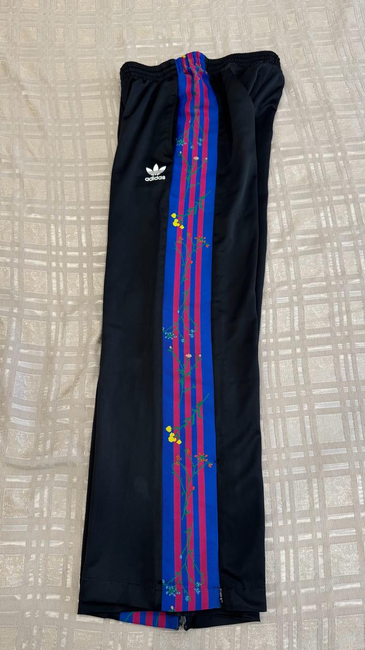 Adidas Широкие прямые штаны