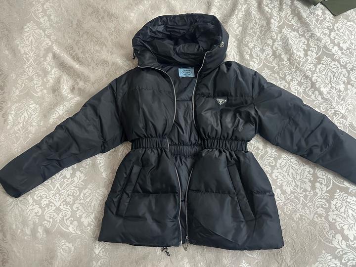 Женский пуховик Prada