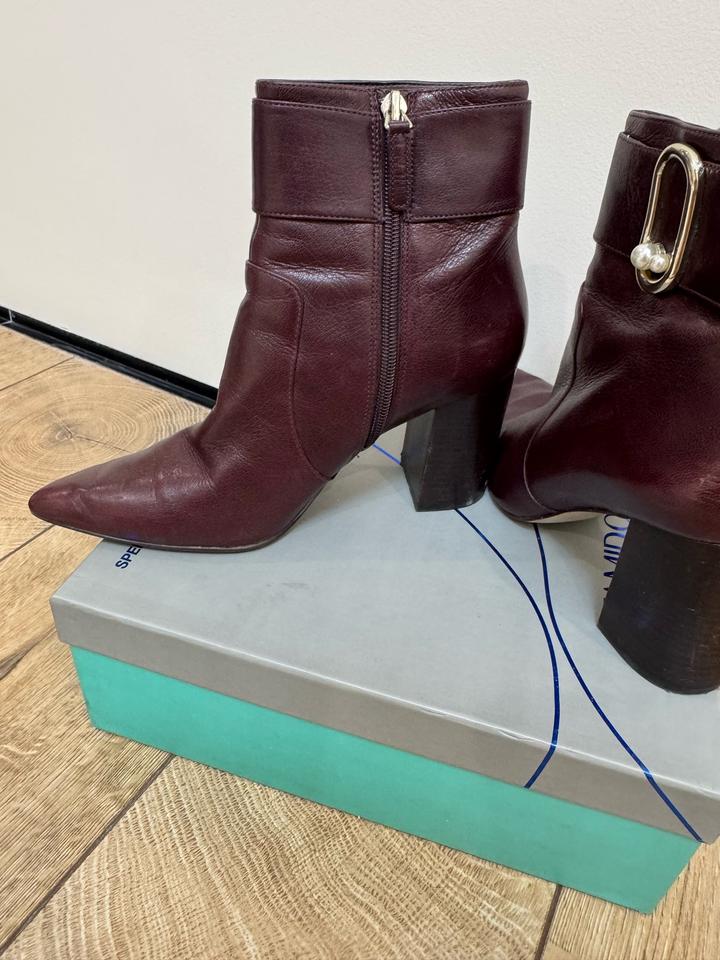Nine West