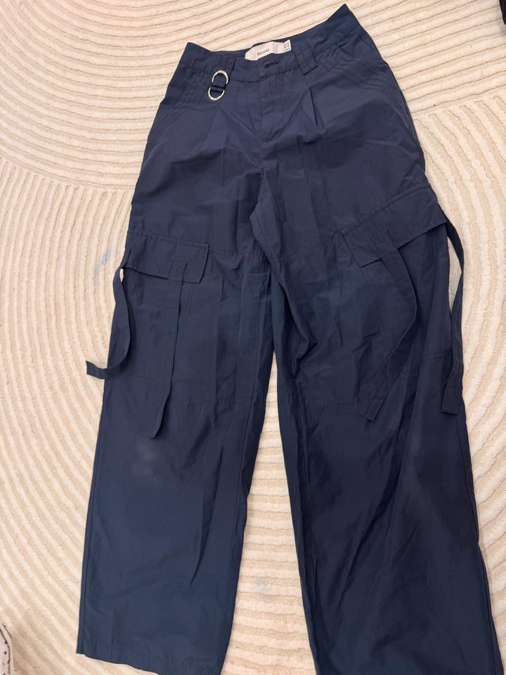 Темно синее карго Bershka,размер eur 32