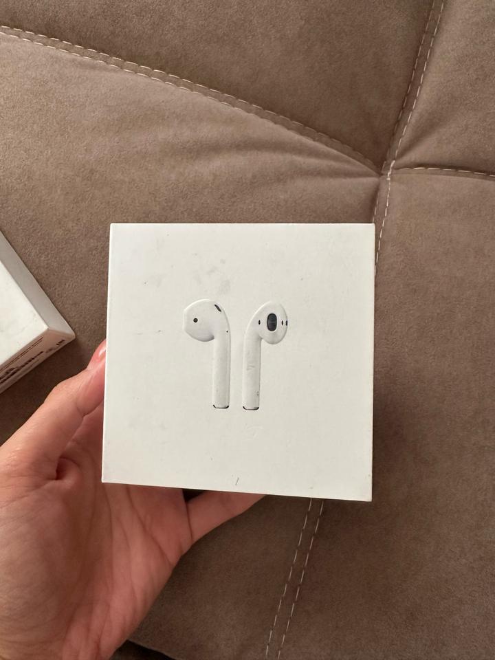 Коробка для Наушников Apple AirPods with Charging Case